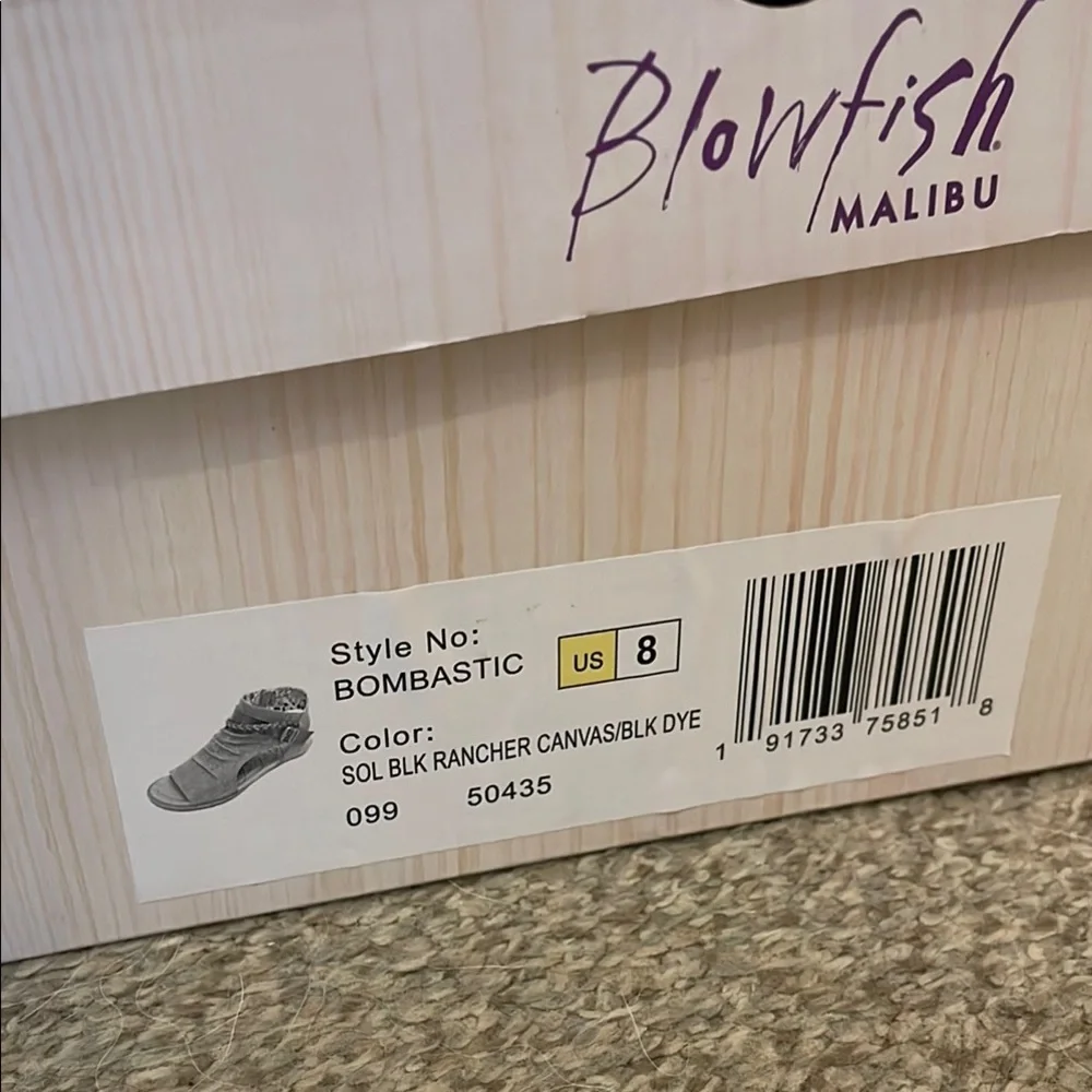 NWB Women's Canvas black Sandals - Picture 8 of 8